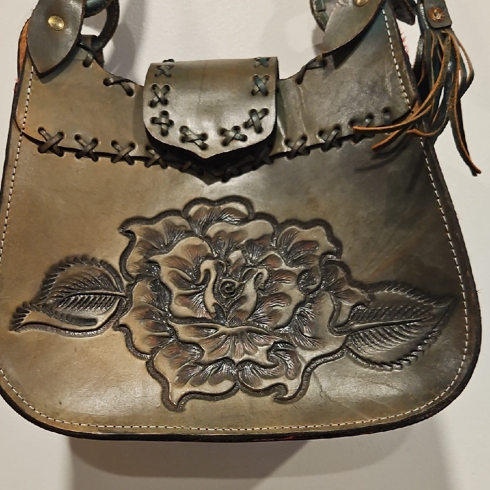 Elegant Floral Embossed Leather Shoulder Bag